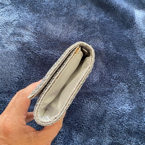 💥PRICE⬇️
 Silver Clutch - Metal Design - - Picture 4 of 7